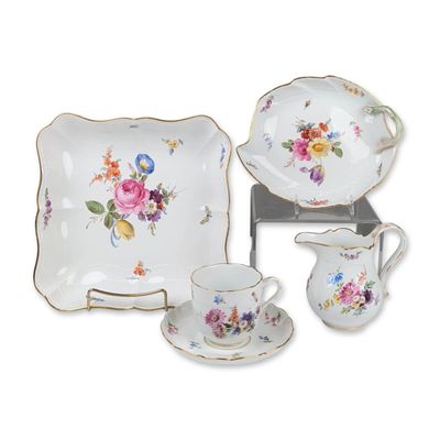 Sale Photo Thumbnail #290: 5pc Meissen Saxon Flower Pattern Porcelain Grouping