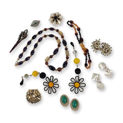 Sale Photo Thumbnail #391: 14pc Ciner and Mixed Vintage Costume Jewelry Collection