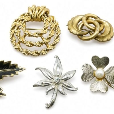 Sale Photo Thumbnail #81: Costume Jewelry Brooch Collection