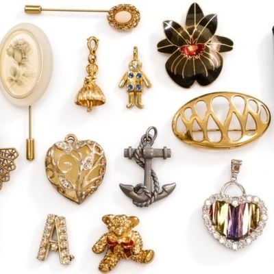 Sale Photo Thumbnail #261: Vintage & Retro Estate Jewelry Lot