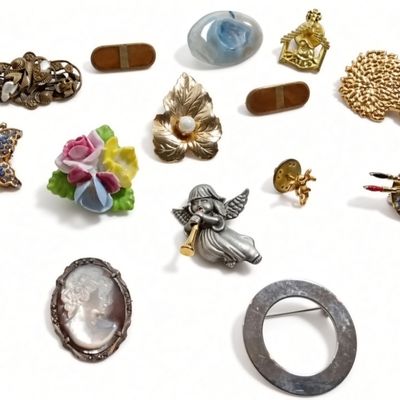 Sale Photo Thumbnail #7: Various Vintage Costume Jewelry Brooches & Pins