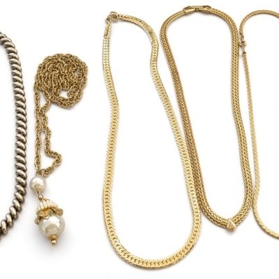 Sale Photo Thumbnail #39: Lot of 6 Vintage Estate Gold Tone Chain Necklaces