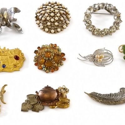 Sale Photo Thumbnail #47: Mixed Vintage Brooch Lot