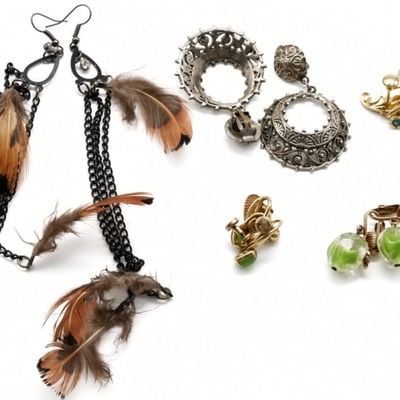 Sale Photo Thumbnail #185: (5) Pairs Of Earrings