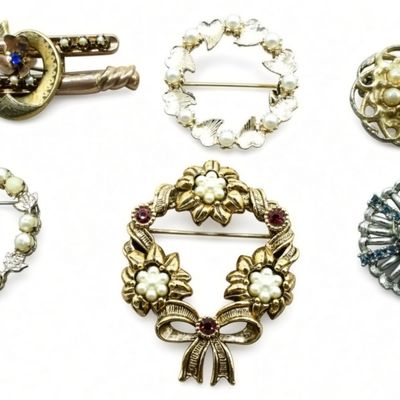 Sale Photo Thumbnail #85: Costume Jewelry Brooch Collection