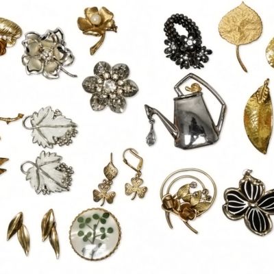 Sale Photo Thumbnail #269: Mixed Vintage Floral & Leaf Brooch Lot