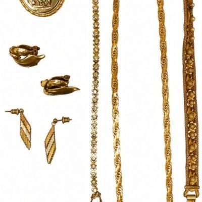Sale Photo Thumbnail #236: Vintage Gold-Tone Jewelry Lot