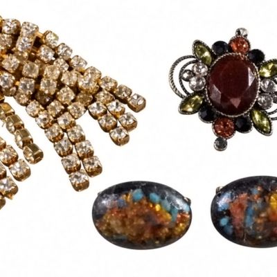 Sale Photo Thumbnail #304: 3 Pairs Of Women's Vintage Clip-On Earrings
