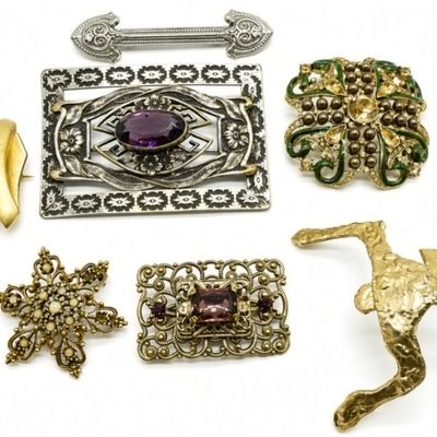 Sale Photo Thumbnail #63: 7pc Mixed Antique Style Brooches
