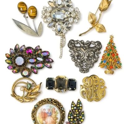 Sale Photo Thumbnail #33: Lot of 10 Vintage Estate Brooches