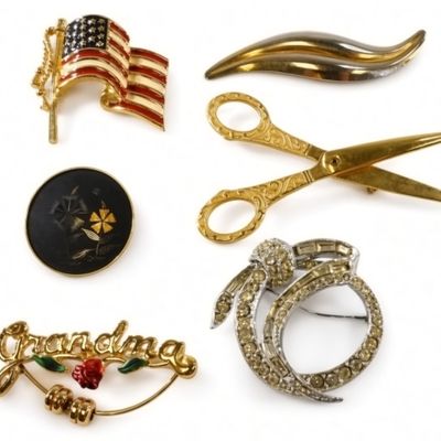 Sale Photo Thumbnail #21: 9pc Vintage Brooch Collection