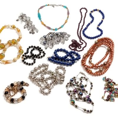 Sale Photo Thumbnail #13: MIx Lot of Vintage & Modern Jewelry