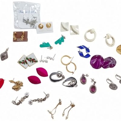 Sale Photo Thumbnail #122: Costume Jewelry Lot, 21 Pieces Mixed Earrings