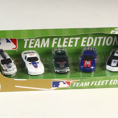 Sale Photo Thumbnail #194: Maisto New York Yankees Team Fleet Edition 1:64 Scale Die-Cast Vehicle Set of Five