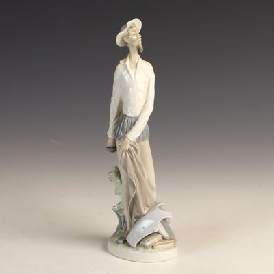 Sale Photo Thumbnail #32: Lladro Porcelain Figurine Don Quixote Standing with Books Model 1030