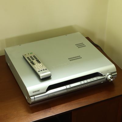 Sale Photo Thumbnail #97: Sony DAV-DX255 5-Disc DVD Home Theater System Receiver with Remote Control