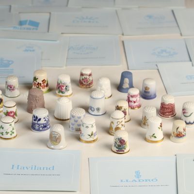 Sale Photo Thumbnail #115: A Set of 25 Franklin Mint Thimbles of the Worlds Greatest Porcelain Houses