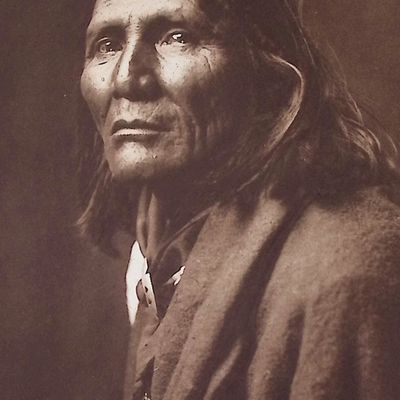 Sale Photo Thumbnail #72: Edward Curtis - Alchise - Apache