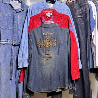 Denim & More Clothing: Martini Ranch, Levi’s & More (M-L, 14)