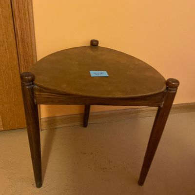 Sale Photo Thumbnail #374: Triangle table