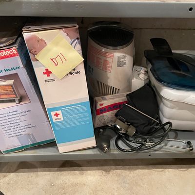 Sale Photo Thumbnail #570: Health and beauty items not tested