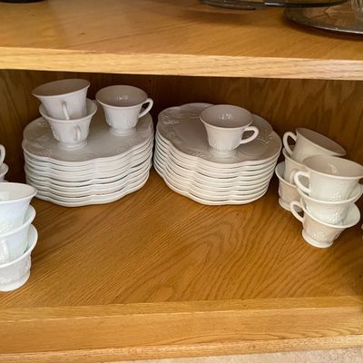 Sale Photo Thumbnail #132: Snack plates