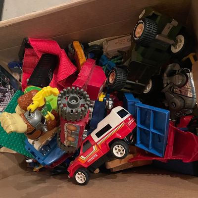 Sale Photo Thumbnail #561: Mixed toys