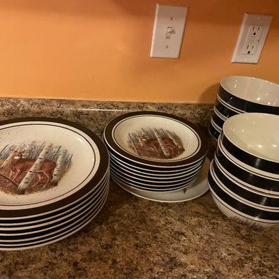 Sale Photo Thumbnail #381: 8 bowls
7 dinner plates
8 small plates