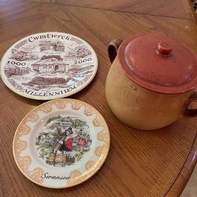 Sale Photo Thumbnail #95: Red Wing pot with plates