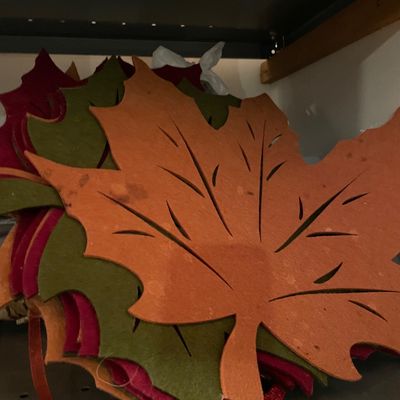 Sale Photo Thumbnail #635: Includes wreaths, lights, decorations