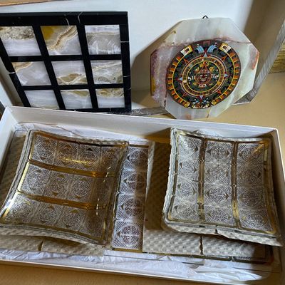 Sale Photo Thumbnail #735: 4 glass bowls
Marble decor