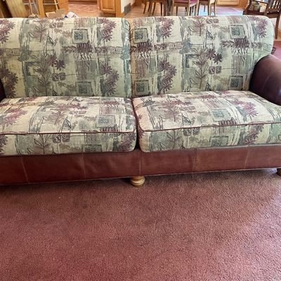 Sale Photo Thumbnail #185: Sofa