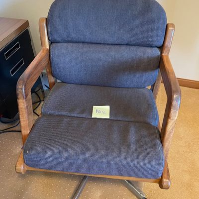 Sale Photo Thumbnail #220: Office chair