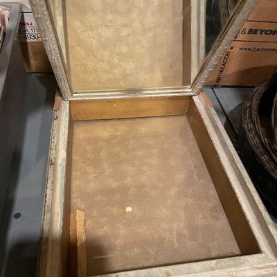 Sale Photo Thumbnail #424: Box is broken