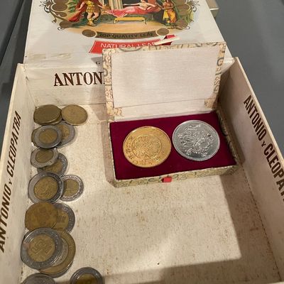 Sale Photo Thumbnail #391: Box of coins