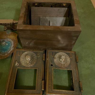 Sale Photo Thumbnail #452: Brass metal items