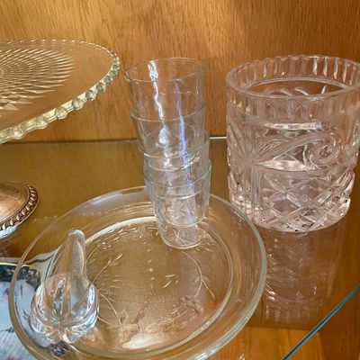 Sale Photo Thumbnail #60: Clear glass