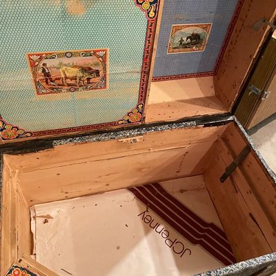 Sale Photo Thumbnail #617: Inside needs some TLC