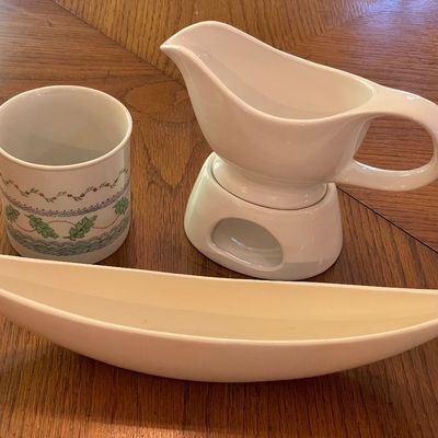 Sale Photo Thumbnail #79: White kitchen . Items