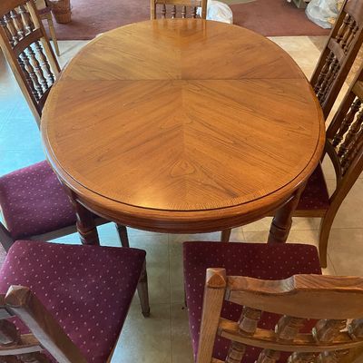 Sale Photo Thumbnail #101: Does have 2 leafs 
2 armchairs and 4 side chairs