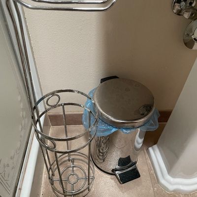 Sale Photo Thumbnail #233: TO holder and trash can