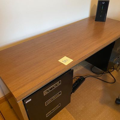 Sale Photo Thumbnail #218: Small desk