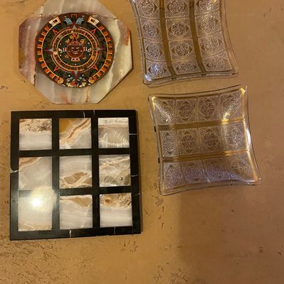 Sale Photo Thumbnail #733: 4 glass bowls
Marble decor