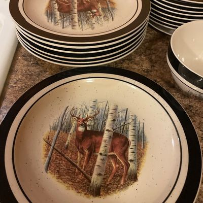Sale Photo Thumbnail #382: 8 bowls
7 dinner plates
8 small plates