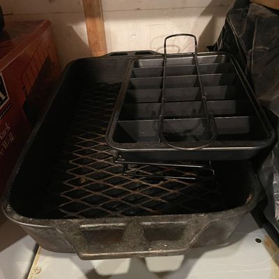 Sale Photo Thumbnail #532: Couldn’t read name on bottom of cast iron