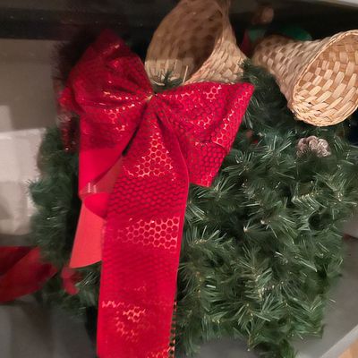 Sale Photo Thumbnail #627: Includes wreaths, lights, decorations