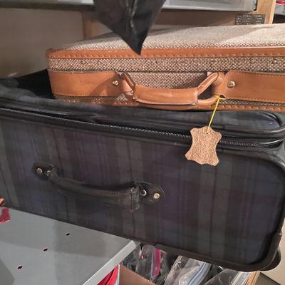 Sale Photo Thumbnail #637: Tweed one doesn’t latch shut
Plaid has some wear