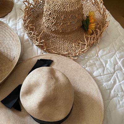 Sale Photo Thumbnail #721: Straw hats