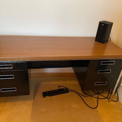 Sale Photo Thumbnail #216: Small desk
