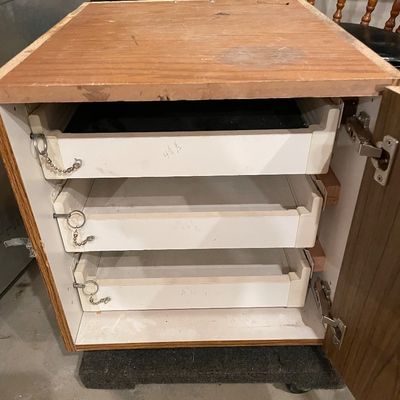 Sale Photo Thumbnail #613: Truck cabinet